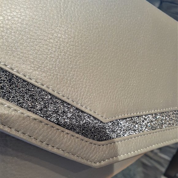 NWT Caroline Neron Grey Taupe leather clutch - Picture 9 of 10